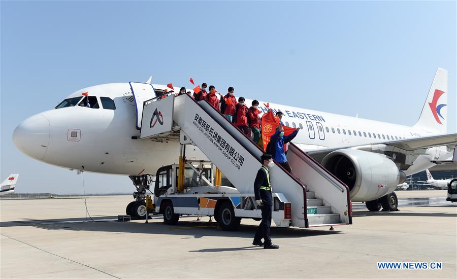 CHINA-COVID-19-MEDICS-RETURN HOME-ARRIVAL (CN)