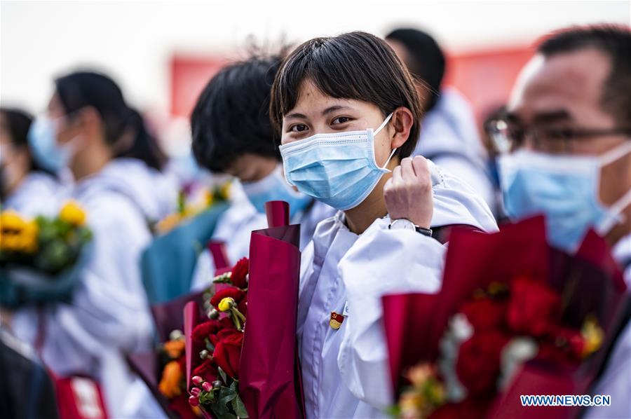 CHINA-COVID-19-MEDICS-RETURN HOME-ARRIVAL (CN)