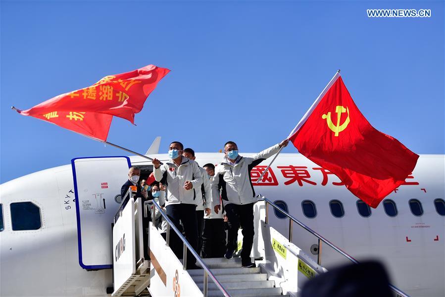 CHINA-QINGHAI-COVID-19-MEDICS-RETURNING-ARRIVAL (CN)