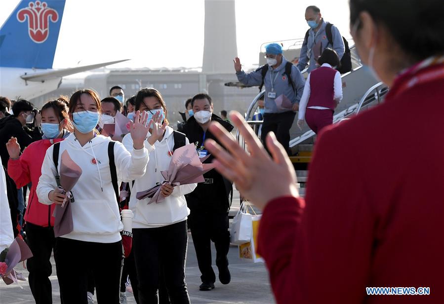 CHINA-HENAN-ZHENGZHOU-COVID-19-MEDICS-RETURN HOME-ARRIVAL (CN)