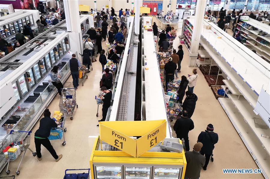 BRITAIN-LONDON-COVID-19-SHOPPING