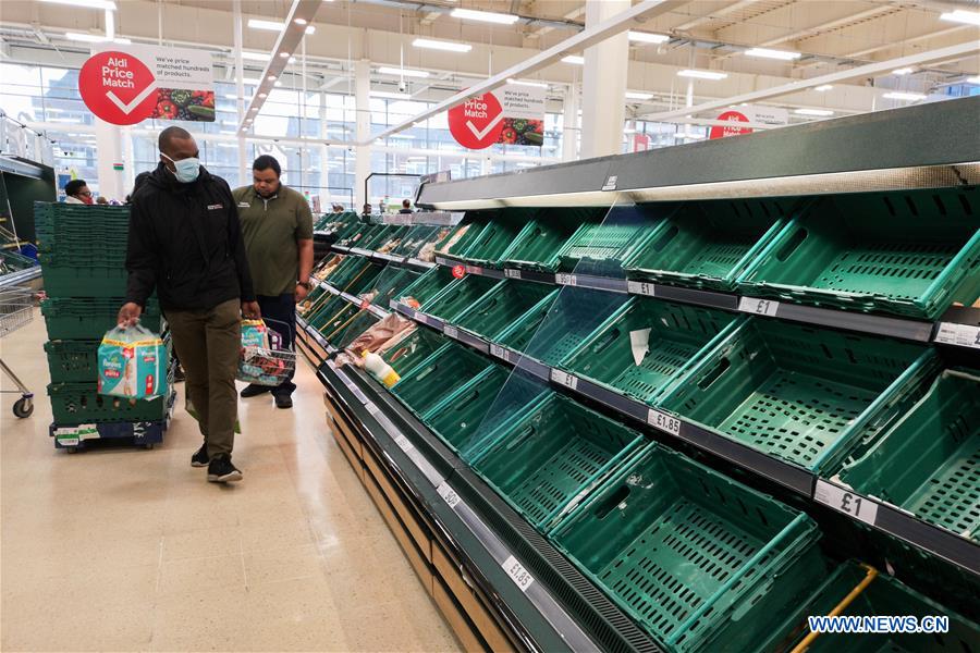 BRITAIN-LONDON-COVID-19-SHOPPING