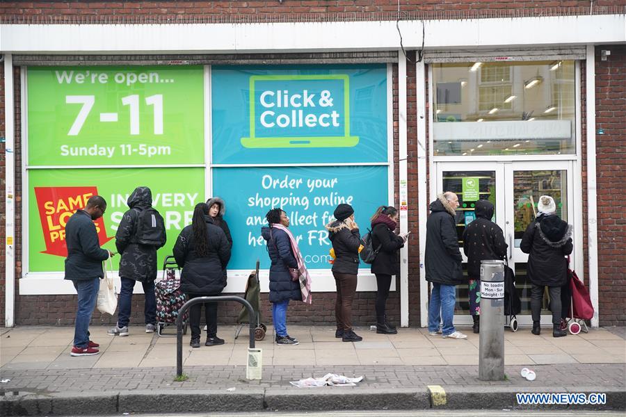 BRITAIN-LONDON-COVID-19-SHOPPING