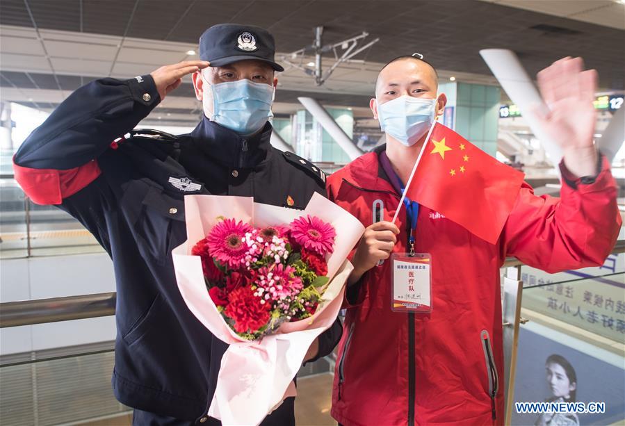 CHINA-HUBEI-WUHAN-MEDICAL STAFF FROM HUNAN-DEPARTURE (CN)