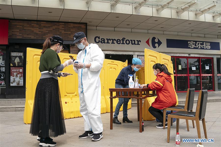 CHINA-HUBEI-WUHAN-RESIDENTIAL COMMUNITIES-COMMERCIAL OUTLETS-REOPEN (CN)