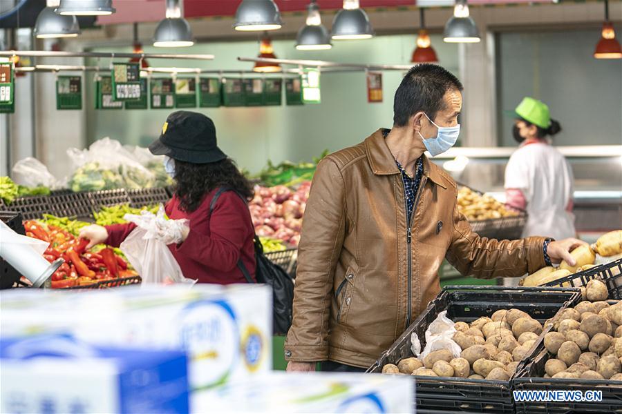 CHINA-HUBEI-WUHAN-RESIDENTIAL COMMUNITIES-COMMERCIAL OUTLETS-REOPEN (CN)