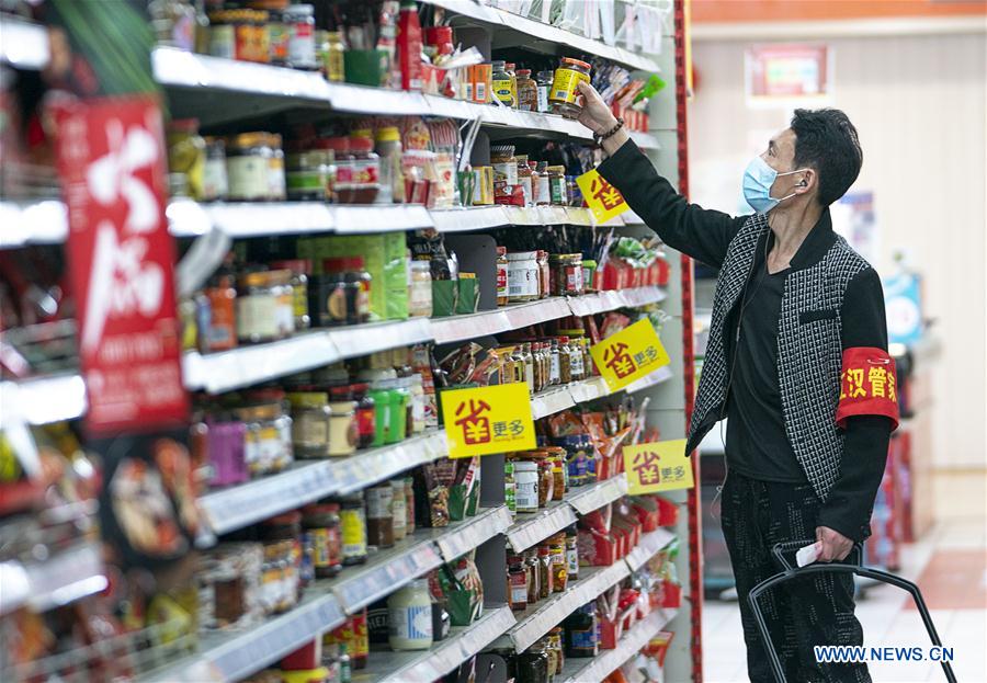 CHINA-HUBEI-WUHAN-RESIDENTIAL COMMUNITIES-COMMERCIAL OUTLETS-REOPEN (CN)