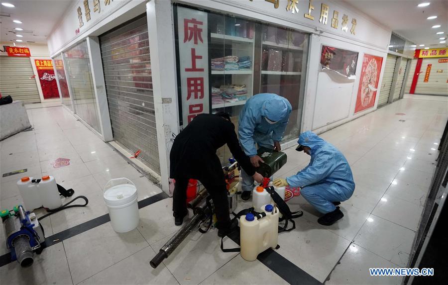 CHINA-HUBEI-WUHAN-SHOPPING MALL-DISINFECTION (CN)