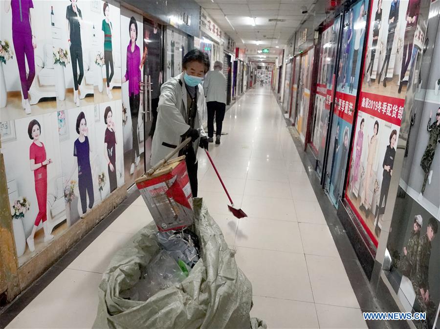 CHINA-HUBEI-WUHAN-SHOPPING MALL-DISINFECTION (CN)
