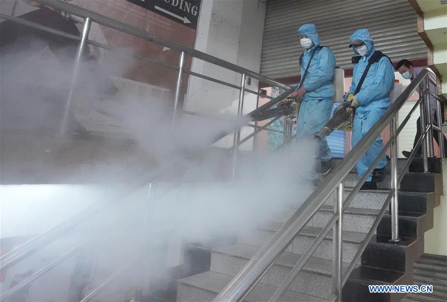 CHINA-HUBEI-WUHAN-SHOPPING MALL-DISINFECTION (CN)