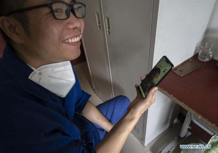 (FOCUS)CHINA-HUBEI-WUHAN-MEDICAL WASTE-WORKER (CN)