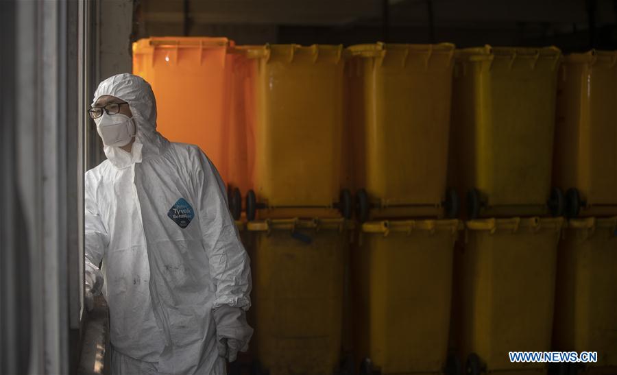 (FOCUS)CHINA-HUBEI-WUHAN-MEDICAL WASTE-WORKER (CN)