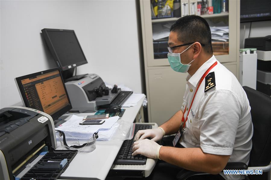 CHINA-HAINAN-HAIKOU-AIRPORT-CUSTOMS-INSPECTION-COVID-19 (CN)