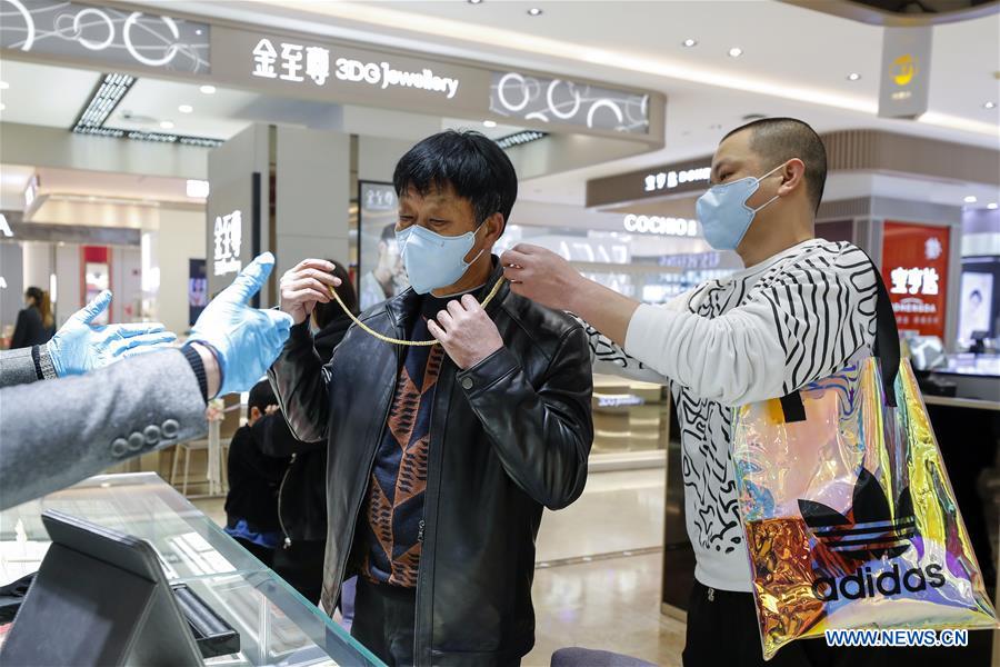 CHINA-WUHAN-SHOPPING MALL-REOPENING (CN)