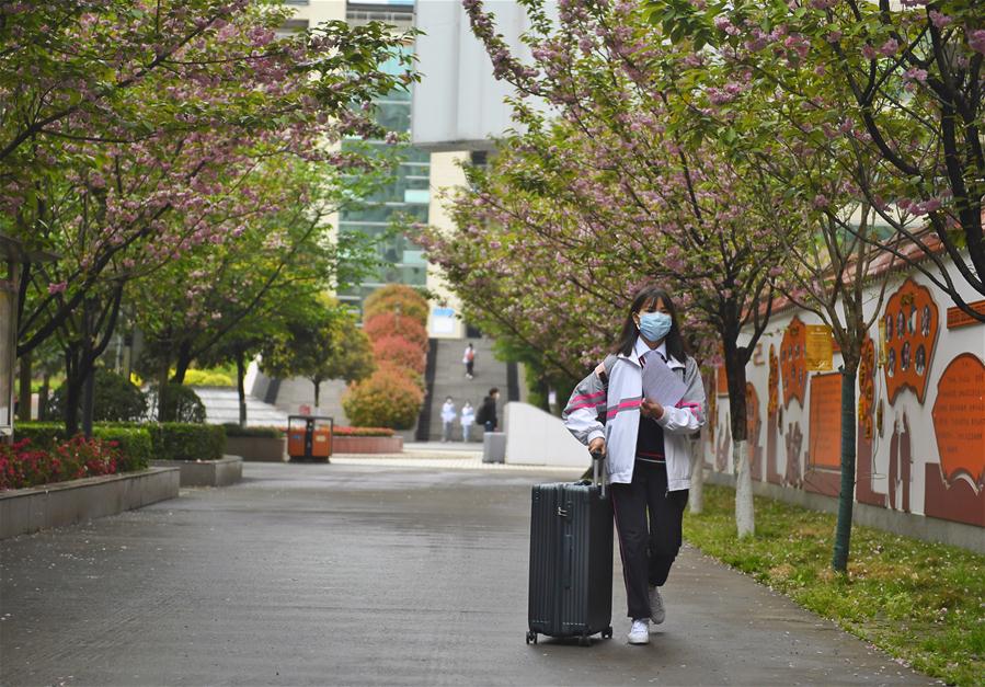 CHINA-SICHUAN-SENIOR HIGH STUDENT-RETURN TO SCHOOL (CN)