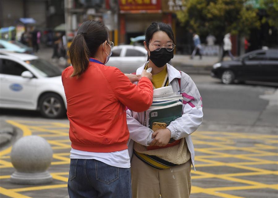 CHINA-SICHUAN-SENIOR HIGH STUDENT-RETURN TO SCHOOL (CN)