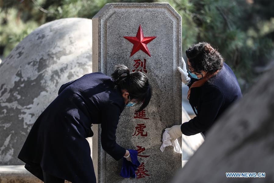 CHINA-SHENYANG-QINGMING-KOREAN WAR MARTYR-CEMETERY (CN)