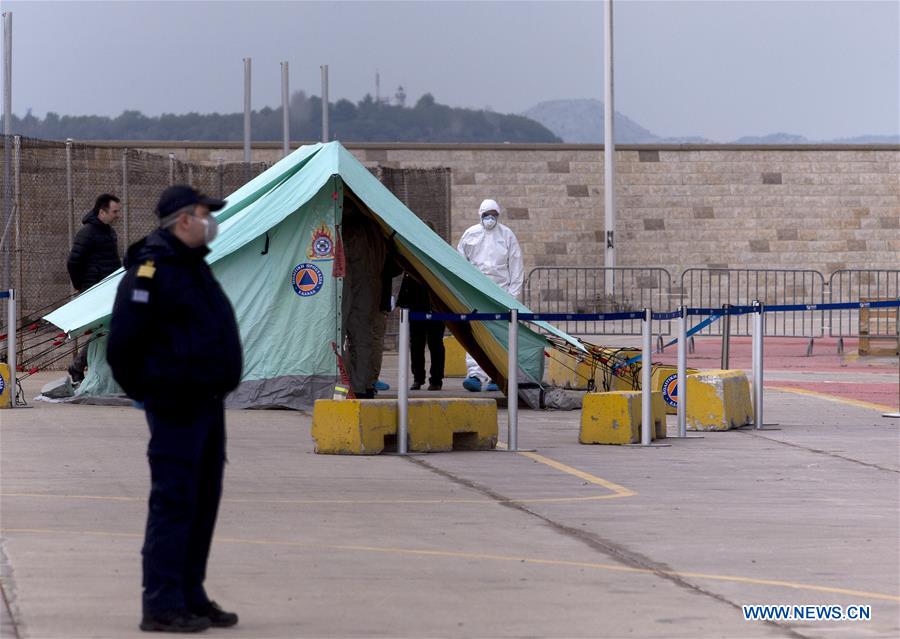 GREECE-PIRAEUS-FERRY-INFECTION-COVID-19-DOCKING