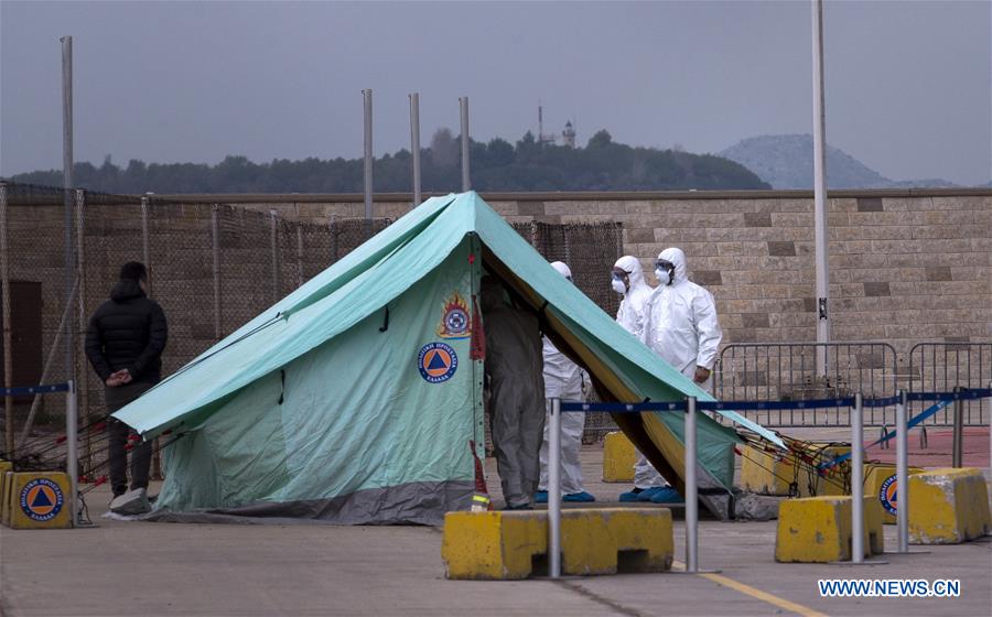 GREECE-PIRAEUS-FERRY-INFECTION-COVID-19-DOCKING