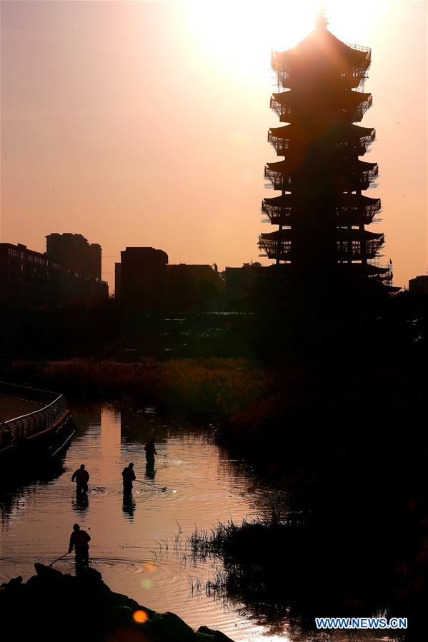 #CHINA-SHANDONG-QINGDAO-RIVER CLEANING (CN)