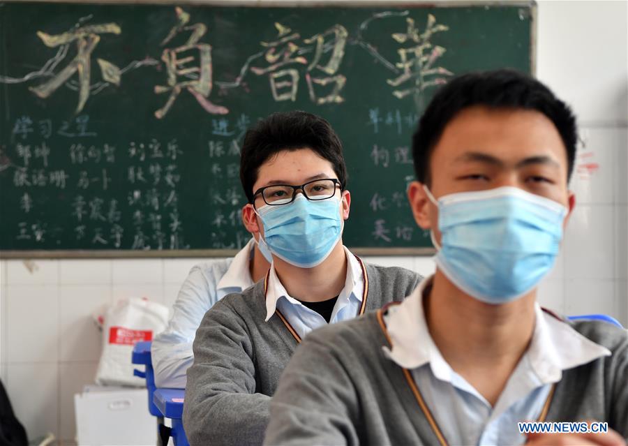 CHINA-HENAN-ZHENGZHOU-SENIOR HIGH SCHOOL STUDENTS-RETURNING TO SCHOOL (CN)