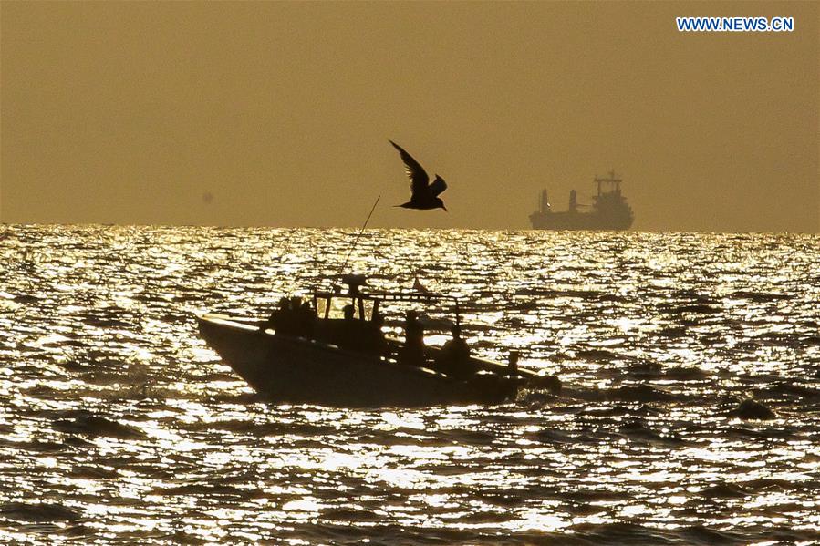 PHILIPPINES-PASAY CITY-MANILA BAY-SUNSET