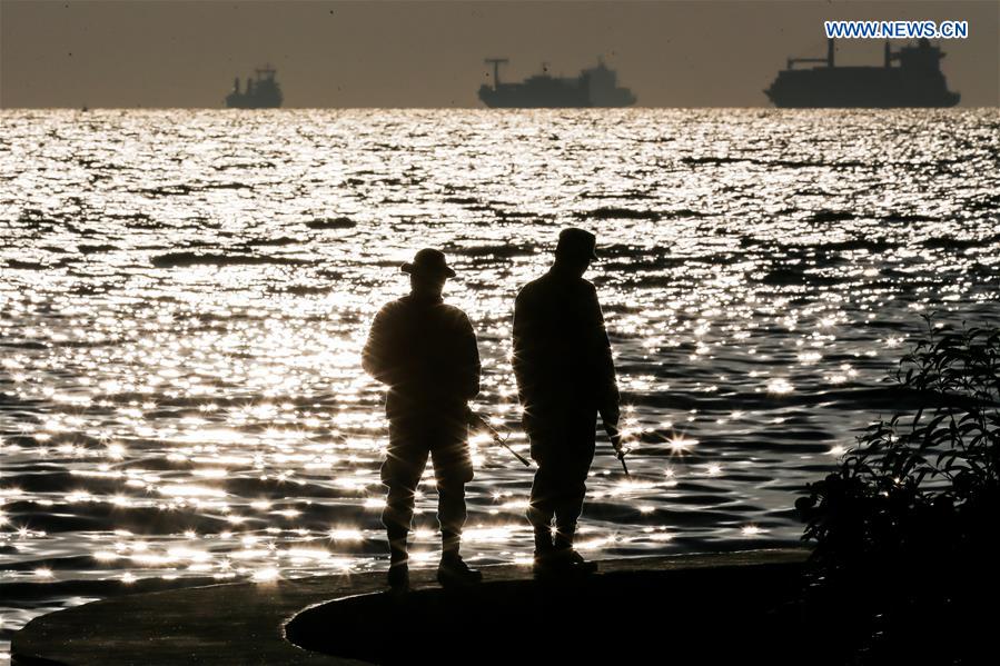 PHILIPPINES-PASAY CITY-MANILA BAY-SUNSET