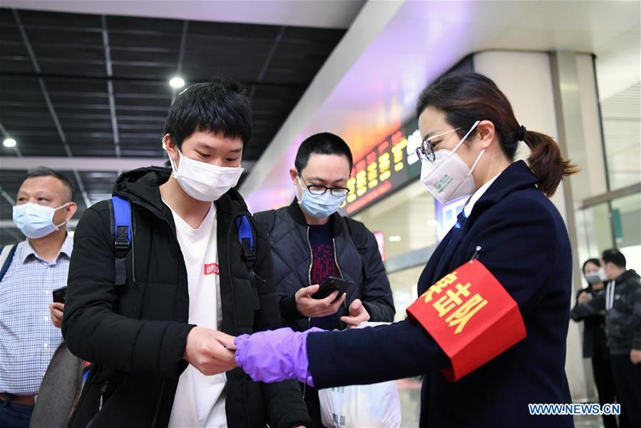 CHINA-CHONGQING-PASSENGERS FROM WUHAN (CN)