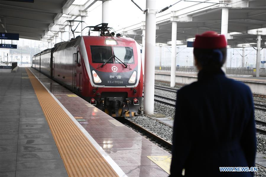 CHINA-CHONGQING-PASSENGERS FROM WUHAN (CN)