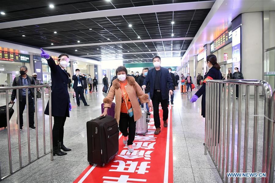 CHINA-CHONGQING-PASSENGERS FROM WUHAN (CN)