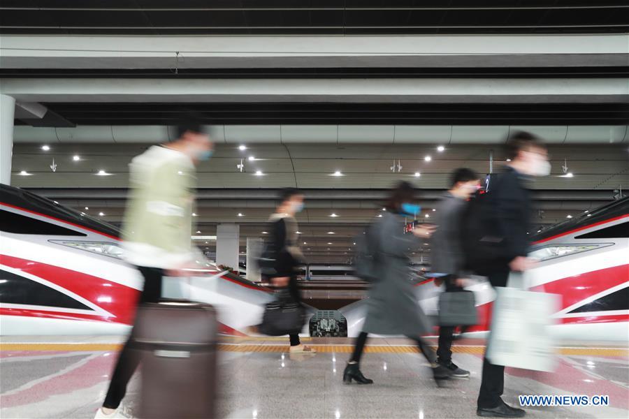 CHINA-GUANGZHOU-TRAIN FROM WUHAN-ARRIVAL (CN)