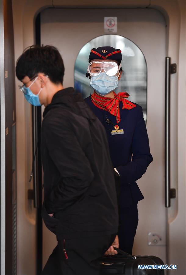 CHINA-GUANGZHOU-TRAIN FROM WUHAN-ARRIVAL (CN)