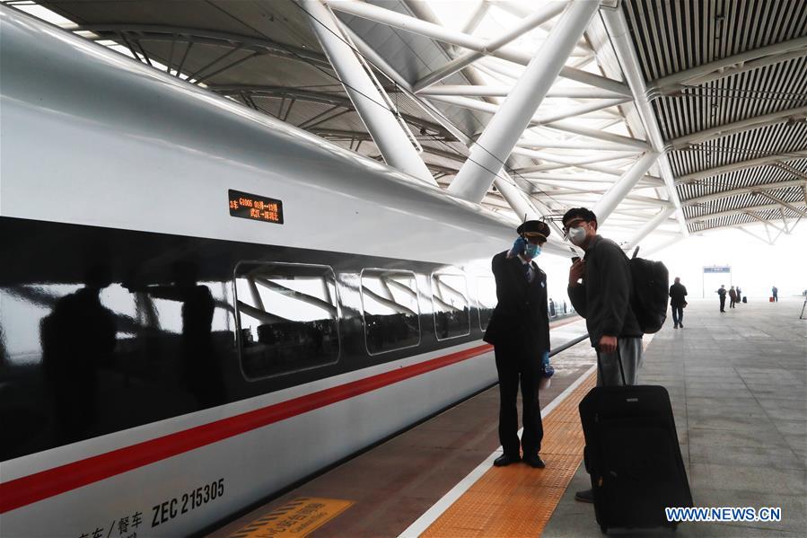 CHINA-GUANGZHOU-TRAIN FROM WUHAN-ARRIVAL (CN)