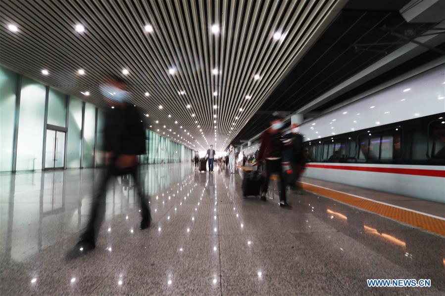 CHINA-GUANGZHOU-TRAIN FROM WUHAN-ARRIVAL (CN)