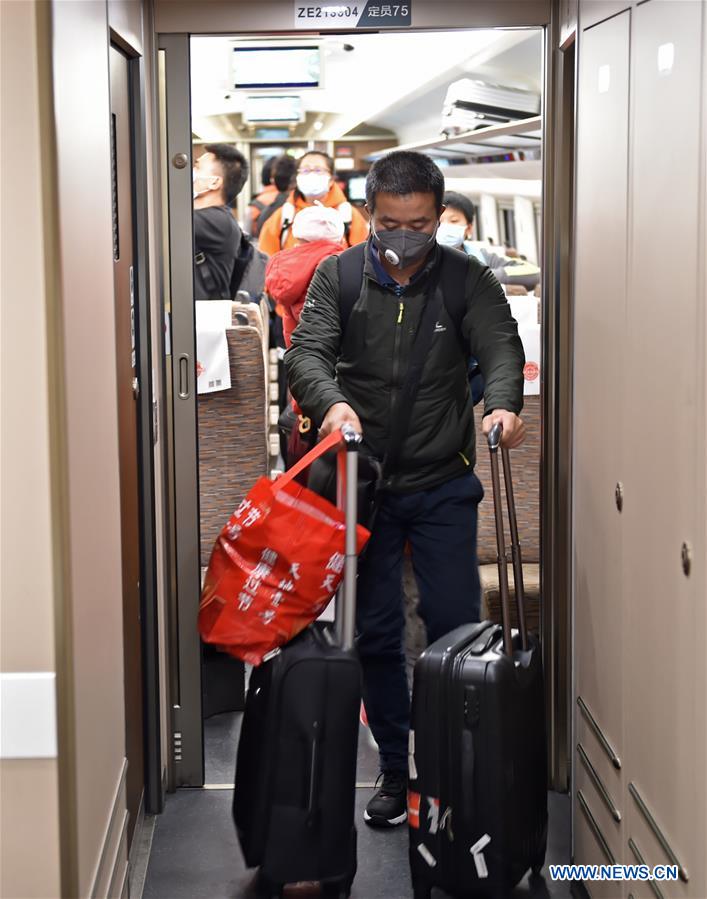 CHINA-BEIJING-TRAIN FROM WUHAN-ARRIVAL (CN) 