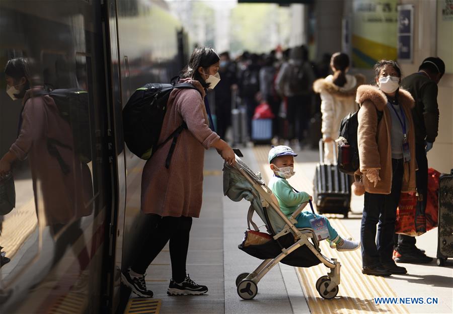 CHINA-BEIJING-TRAIN FROM WUHAN-ARRIVAL (CN) 