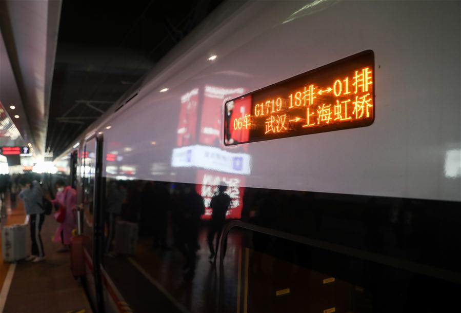 CHINA-SHANGHAI-TRAIN FROM WUHAN-ARRIVAL (CN)