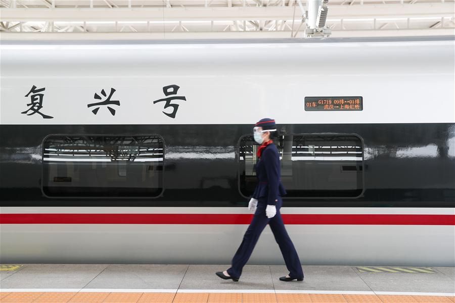 CHINA-SHANGHAI-TRAIN FROM WUHAN-ARRIVAL (CN)