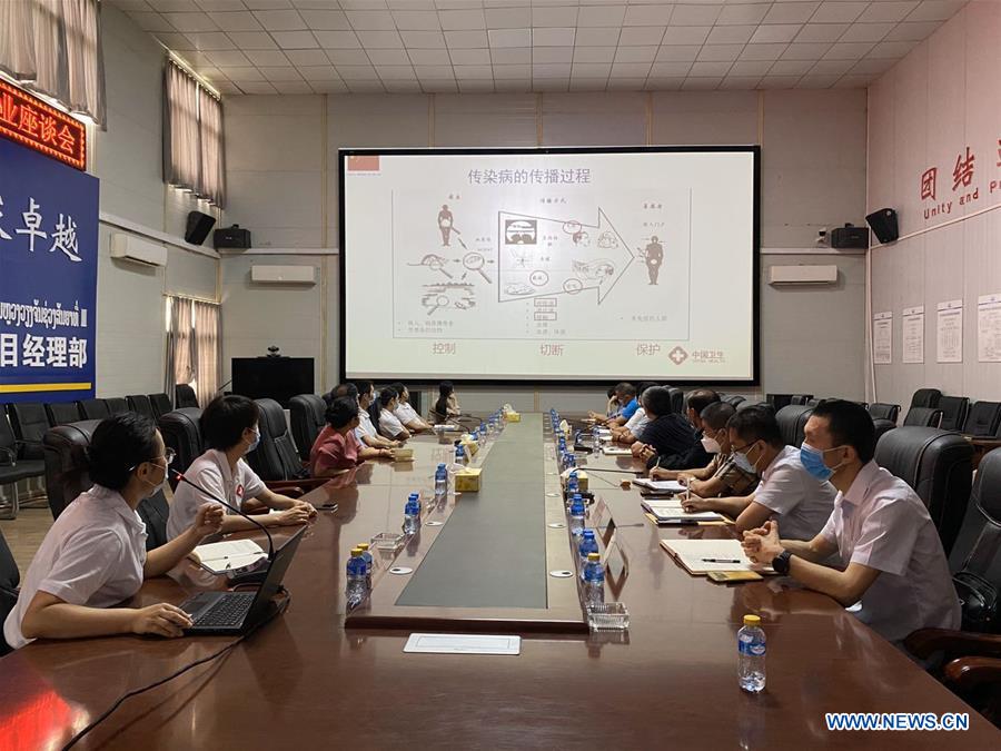 Chinese Experts Cooperate with Laos' Local Gov'ts in Fighting COVID-19