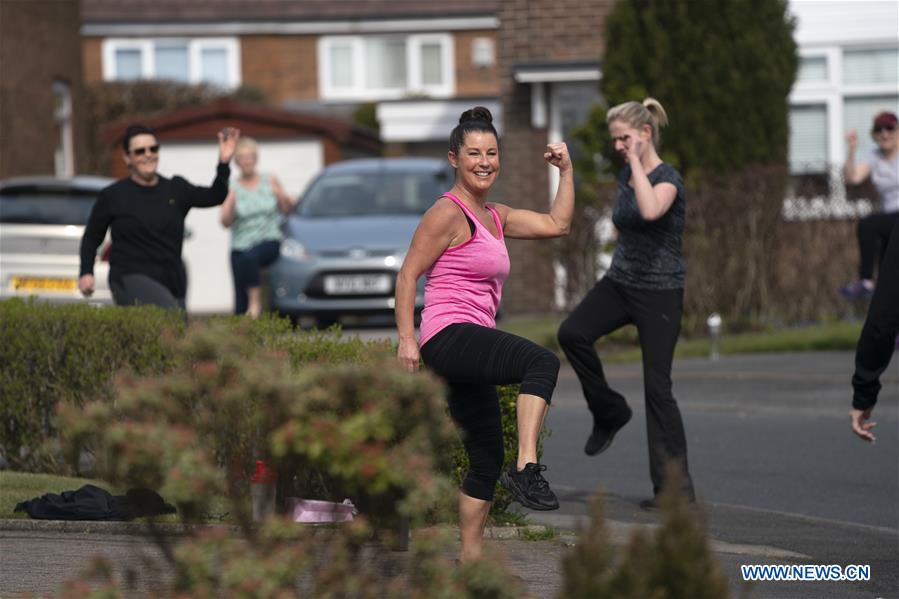(SP)BRITAIN-HEYWOOD-COVID-19-STREET EXERCISE CLASS