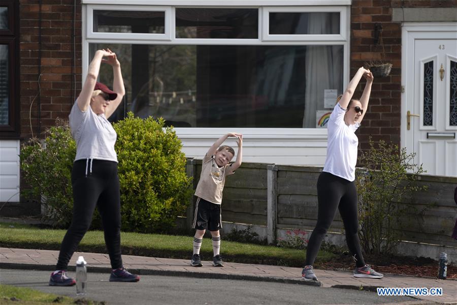 (SP)BRITAIN-HEYWOOD-COVID-19-STREET EXERCISE CLASS