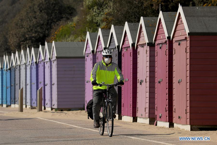 BRITAIN-BOURNEMOUTH-COVID-19-BEACH