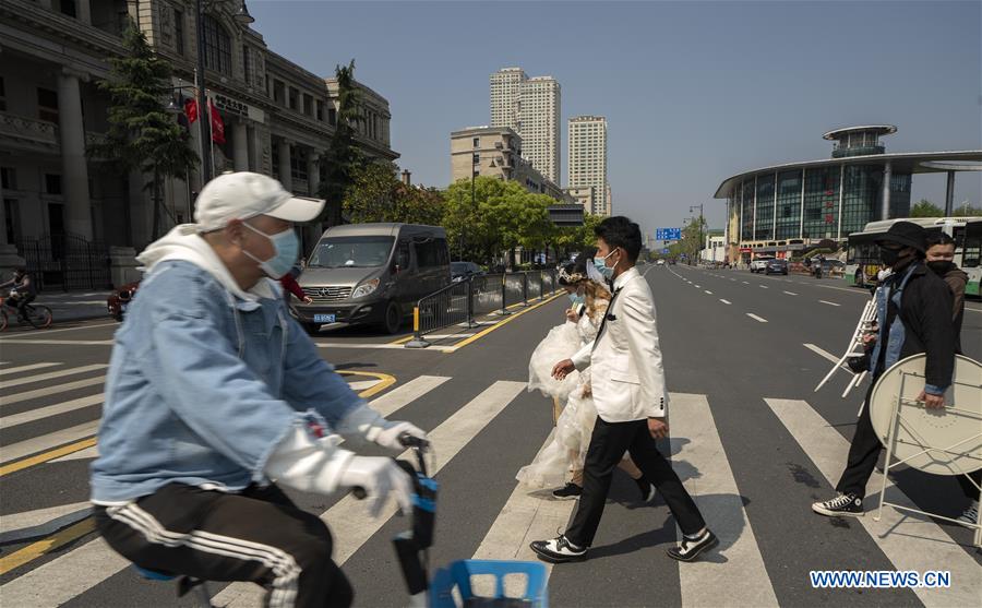 (FOCUS)CHINA-HUBEI-WUHAN-WEDDING PHOTOS (CN)