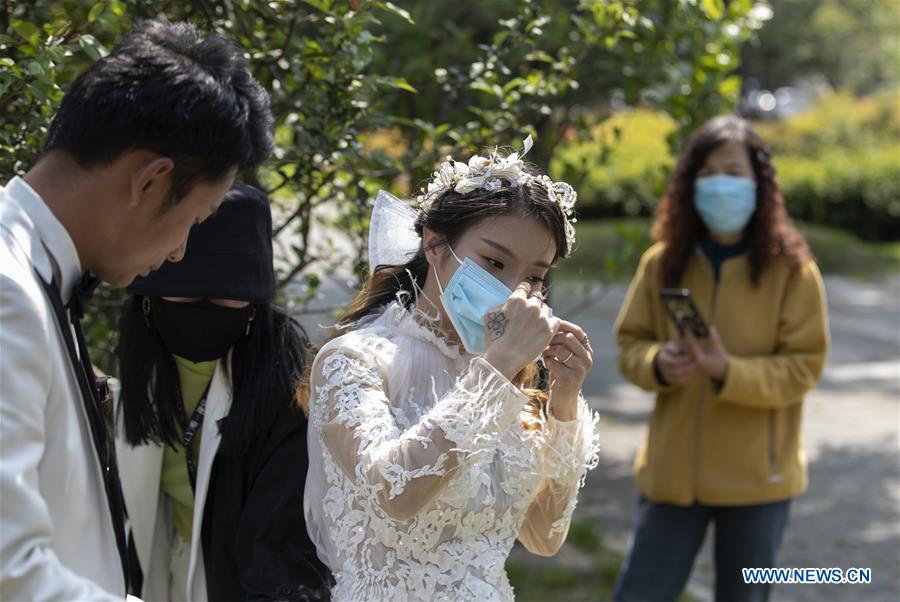 (FOCUS)CHINA-HUBEI-WUHAN-WEDDING PHOTOS (CN)