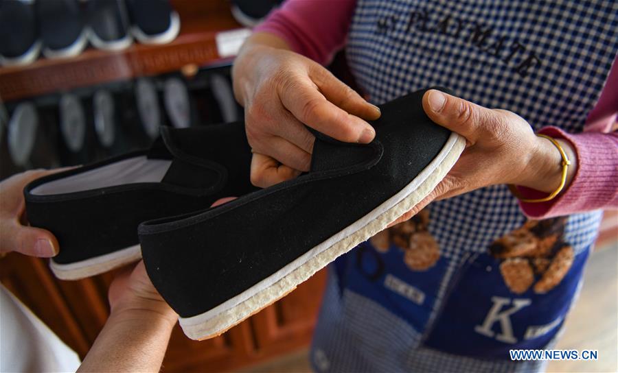 CHINA-SICHUAN-CHENGDU-HANDMADE SHOES (CN)