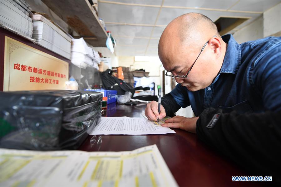CHINA-SICHUAN-CHENGDU-HANDMADE SHOES (CN)
