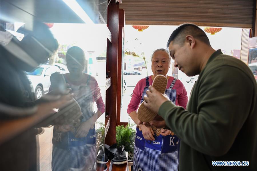 CHINA-SICHUAN-CHENGDU-HANDMADE SHOES (CN)