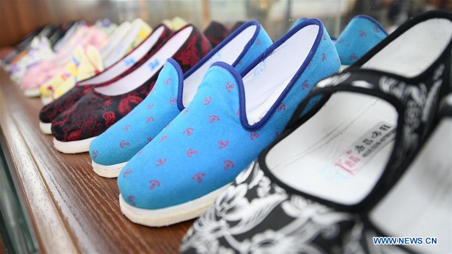 CHINA-SICHUAN-CHENGDU-HANDMADE SHOES (CN)