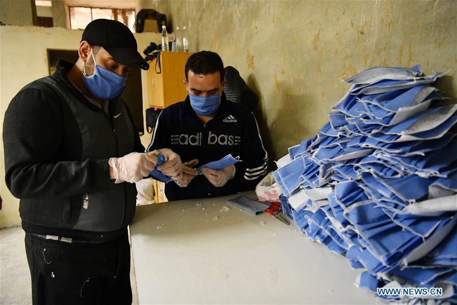 SYRIA-DAMASCUS-MASKS-OVERALLS-MEDICAL-MAKING