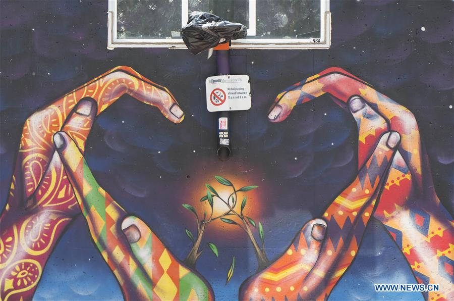 (SP)CANADA-TORONTO-COVID-19-BASKETBALL BACKBOARDS-HOOPS